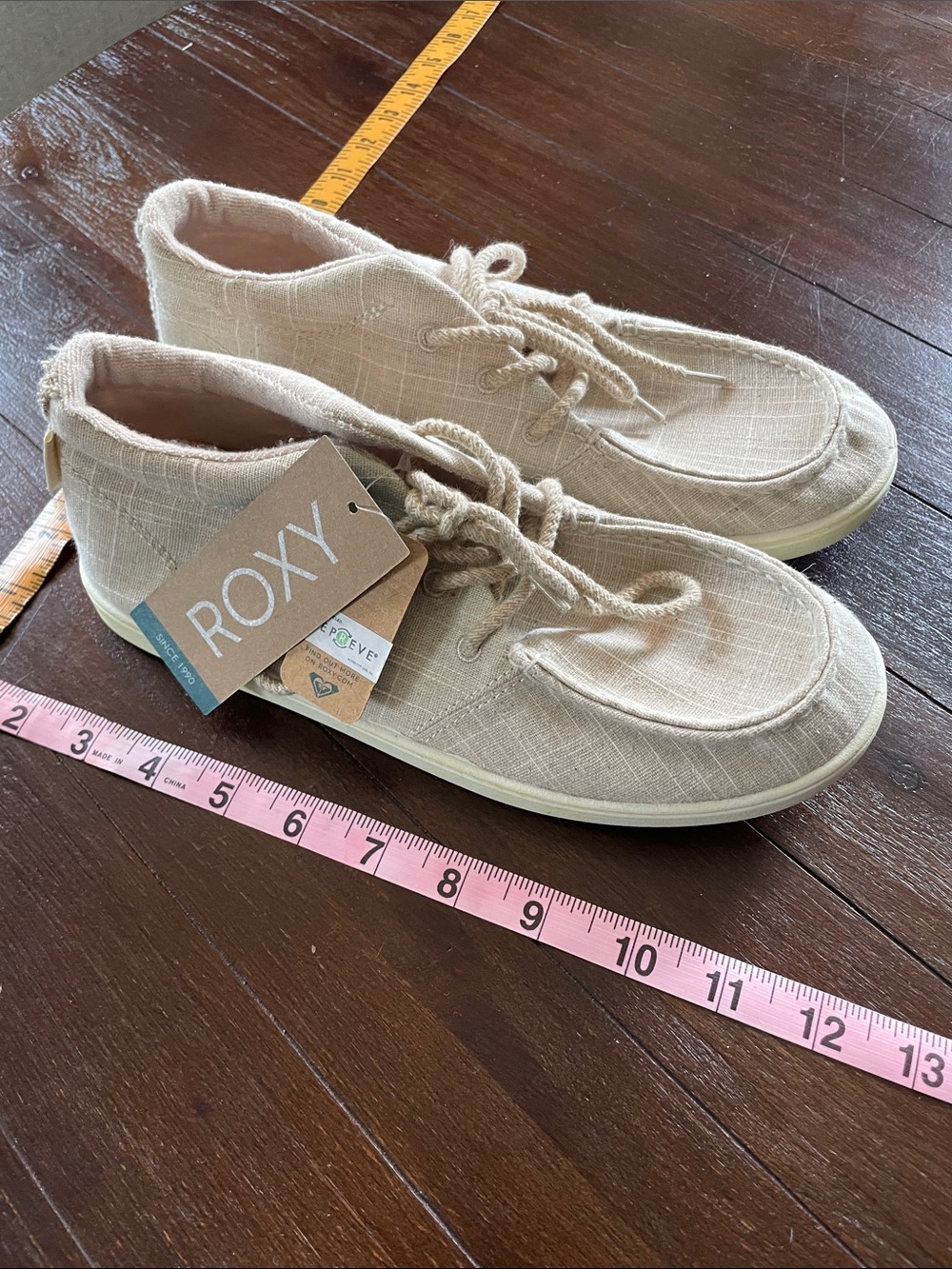 NWT Roxy Natural Canvas Lace-Up Shoes sz 8